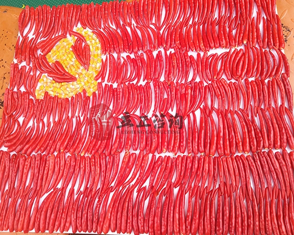 培訓(xùn)快訊培訓(xùn)時(shí)間：6月29日培訓(xùn)地點(diǎn):隆鑫山莊培訓(xùn)單位:中鐵某局培訓(xùn)課程:七一主題黨建活動(dòng)培訓(xùn)人數(shù)：21人培訓(xùn)老師：馬海濤、李文泮培訓(xùn)后勤:馬麗、周明業(yè)務(wù)人員：齊亞