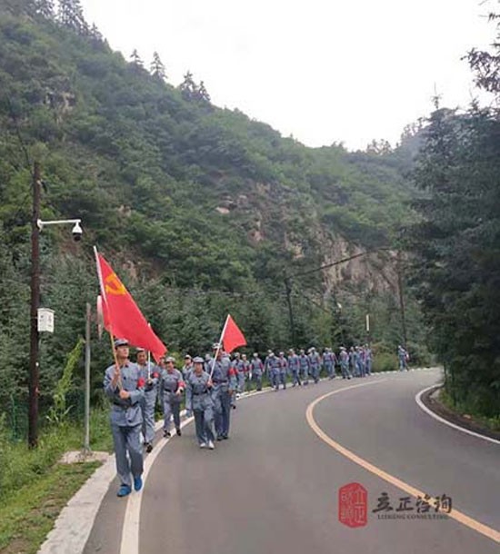 培訓(xùn)快訊培訓(xùn)時(shí)間：6月26日培訓(xùn)地點(diǎn):城建培訓(xùn)中心培訓(xùn)單位:某單位培訓(xùn)課程:七一主題活動(dòng)培訓(xùn)人數(shù)：43人